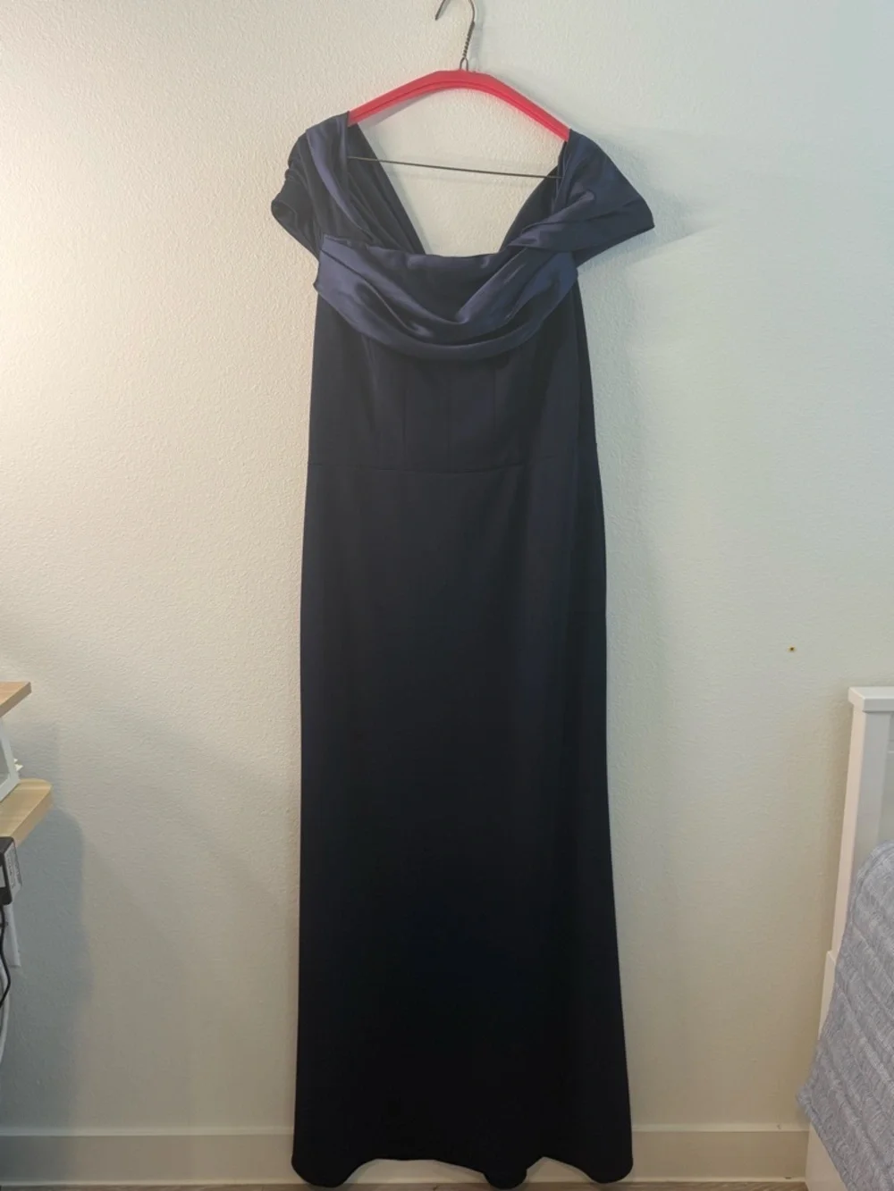Stunning Off-Shoulder Navy Evening Gown - Picture 4 of 6